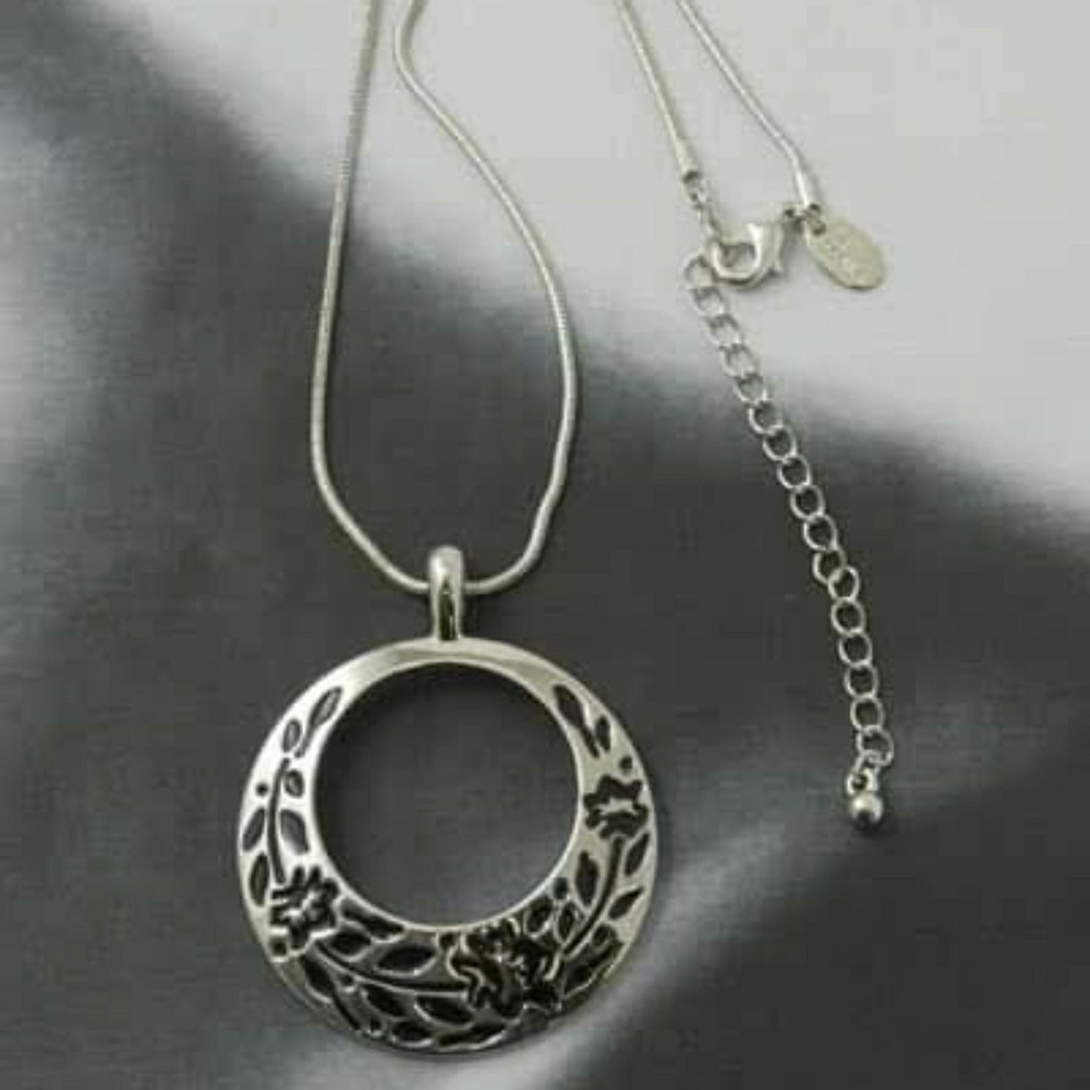 L.A  Jewelry Silver Eched Disk Neclace